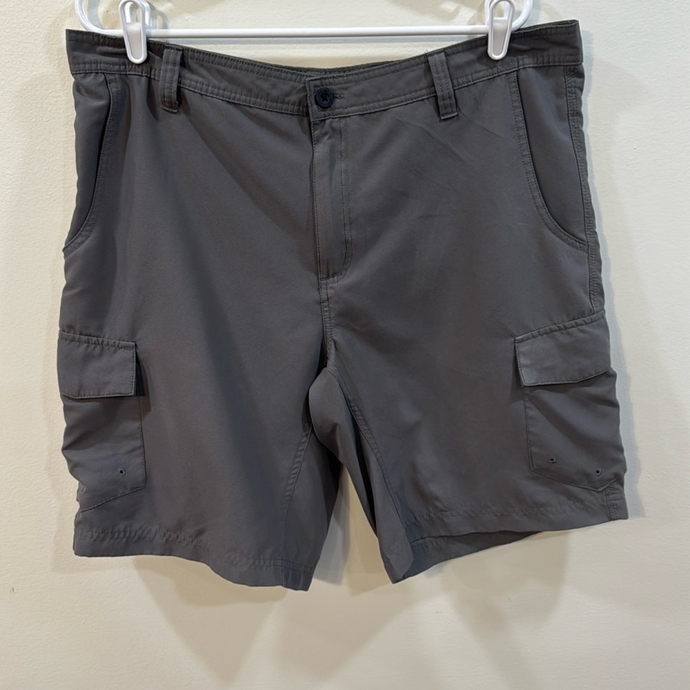 Magellan size 36 cargo shorts in grey